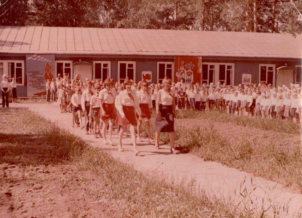 70 дол. Лагерь берёзка Алтайский край. Пионерский лагерь Березка 1980. Лагерь Березка Лысьва. Пионерский лагерь Касня.